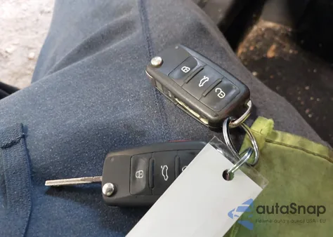 2015 Volkswagen Jetta 1.8T Se z USA, uszkodzony, nr VIN 3VWD07AJ9FM310300